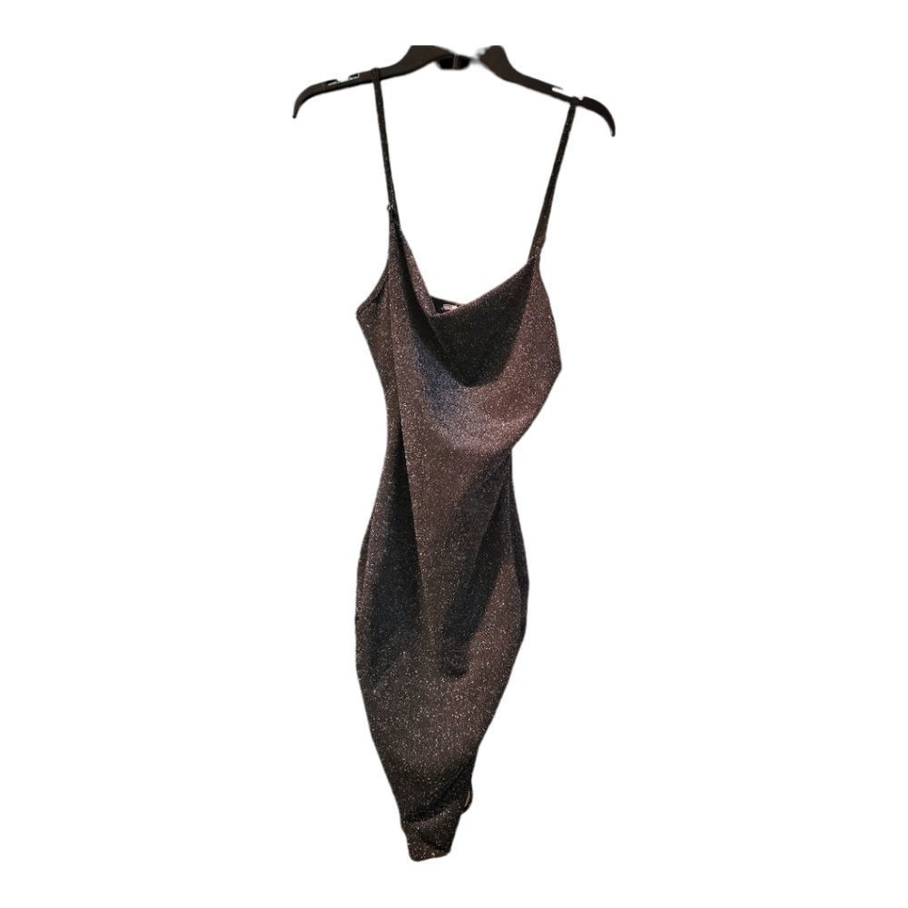 Super flattering little black dress